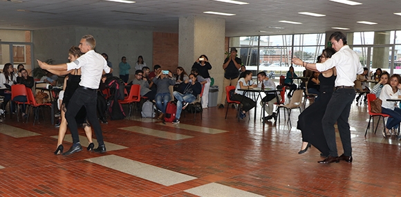 grupo de danza de la universidad sede Sogamoso 