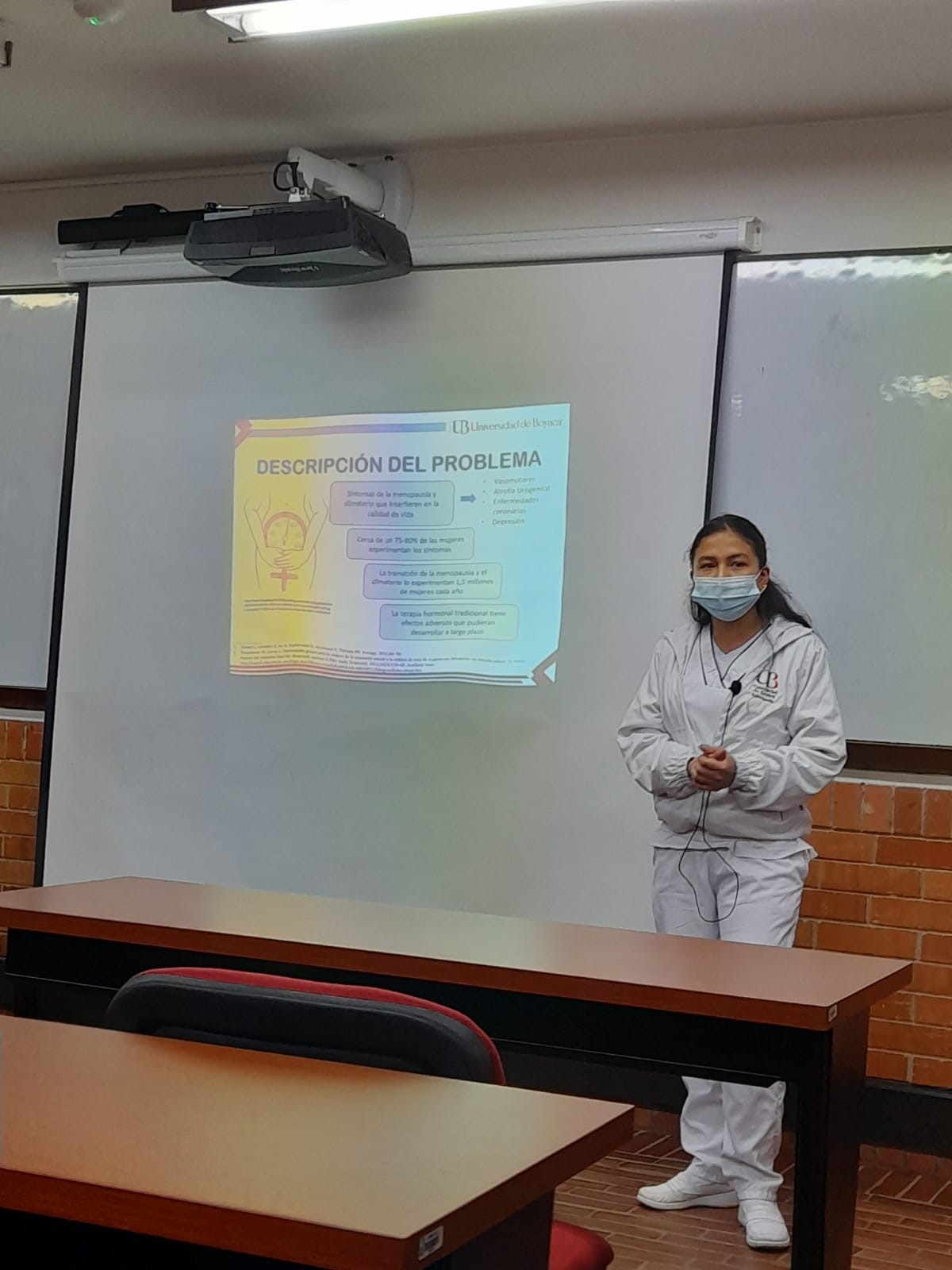 Estudiante Nelcy Bautista en la presentación de su proyecto el pasado mes de mayo en las instalaciones de la Universidad de Boyacá. 