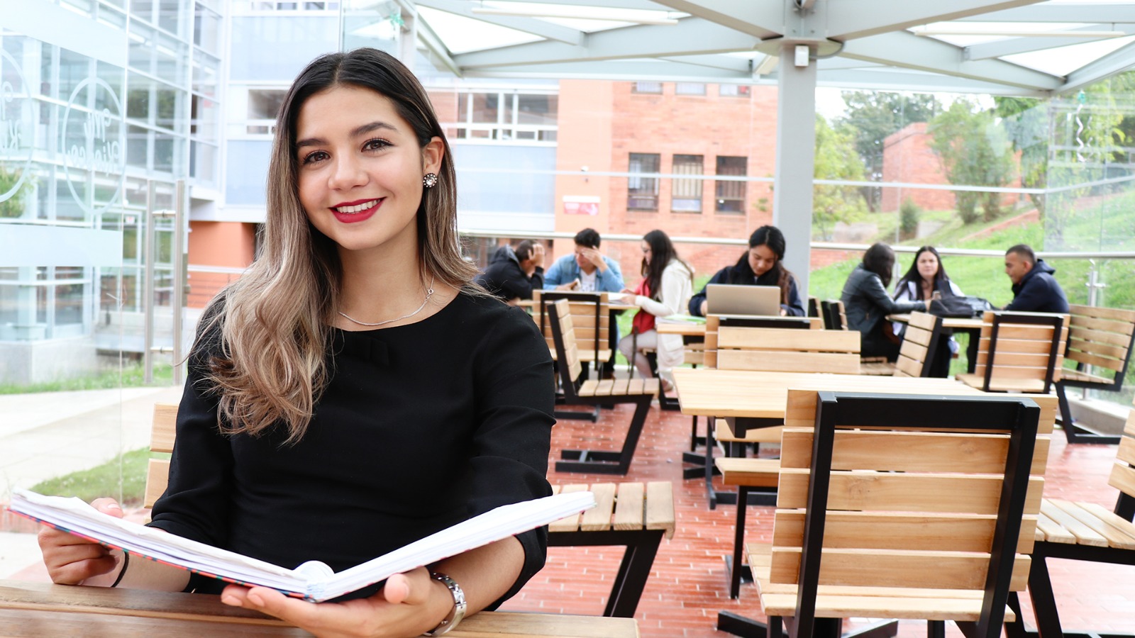 Ven y estudia en la UdeB
