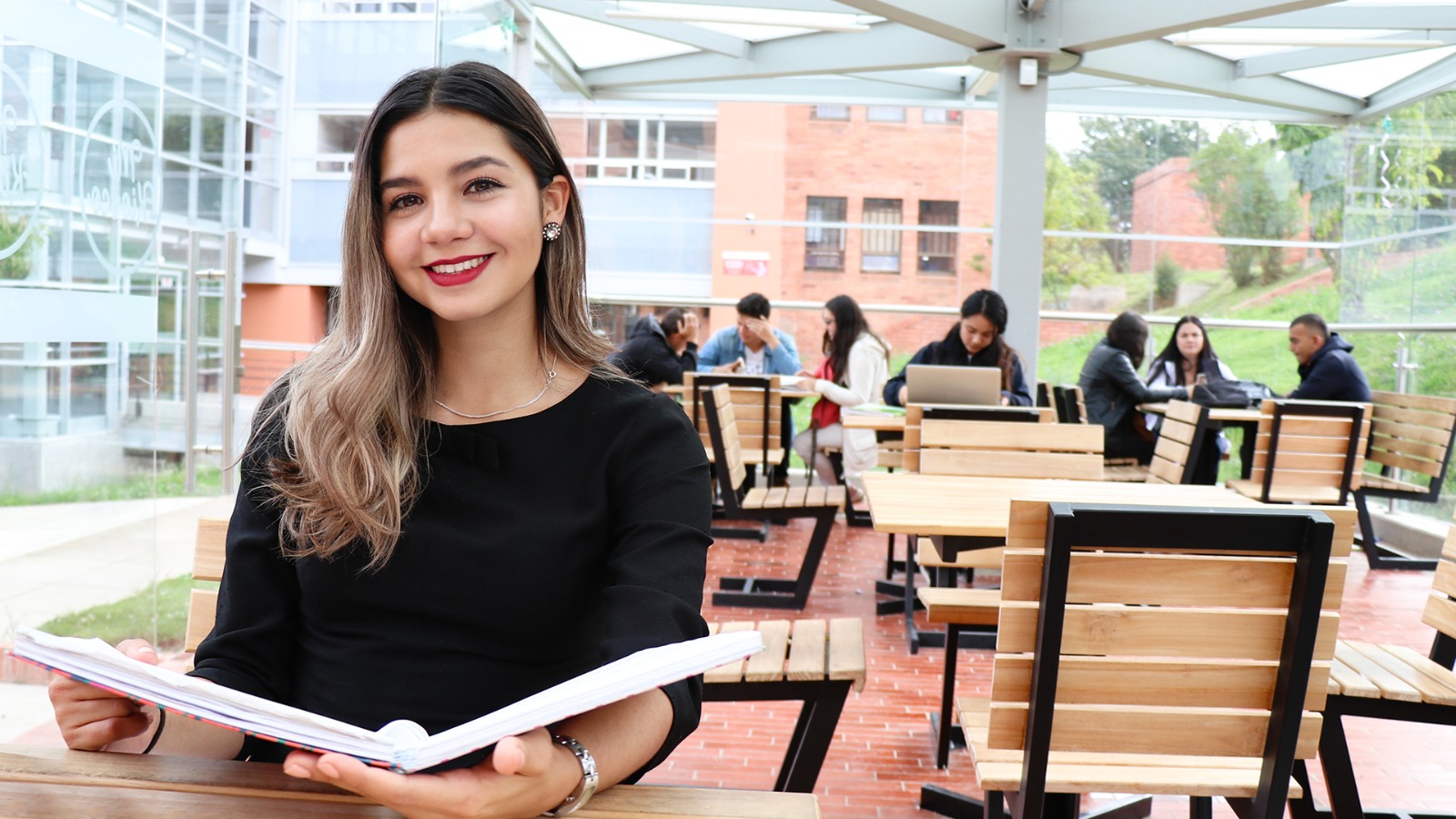 Ven y estudia en la UdB