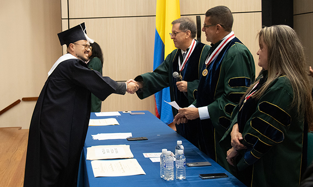 Formación que trasciende: la UdeB entrega nuevos títulos de posgrado