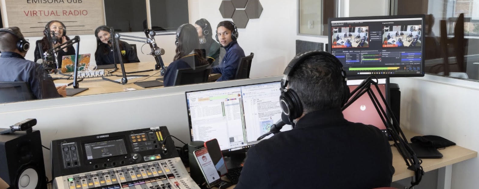 Escucha Noticias UdeB todos los martes a las 9:00 a.m. en UdeB Virtual Radio. 