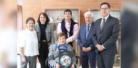 Homenaje de la Universidad de Boyacá a la artista Oliva Corredor de Zabala por la donación de su obra pictórica al Museo de Arte y Cultura