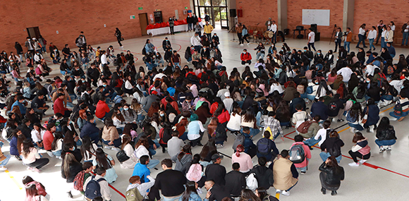 Bienvenida a estudiantes