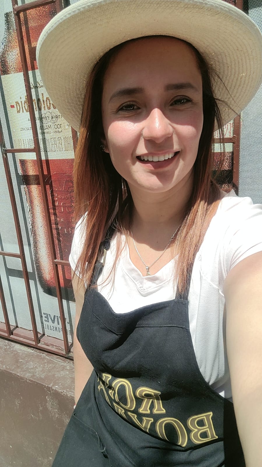 Lina Restrepo, propietaria del Coffee Bar The Fleas, en el Pasaje de Vargas, donde lleva más de tres años al frente de su negocio.