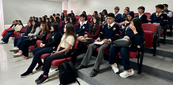 Estudiantes y docentes acompañaron el desarrollo del concurso durante la jornada.