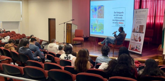 Jhon Jairo Gaitán compartió su experiencia como fotógrafo urbano y creador de las charcografías.