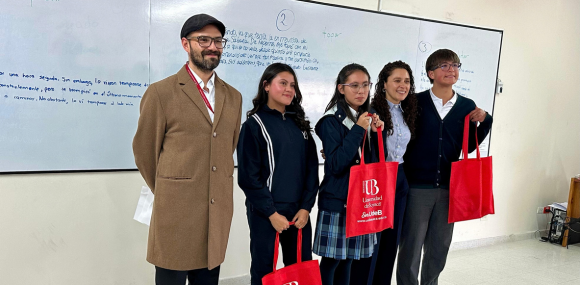 Los ganadores de la categoría de colegios recibieron el reconocimiento por su participación en el concurso.