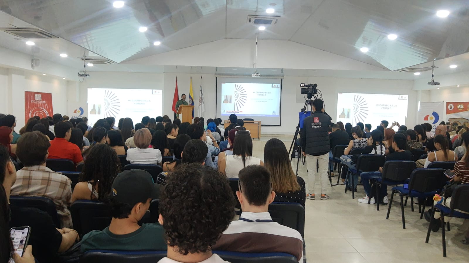 Conferencia "Mi cuerpo es la verdad: hallazgos sección LGBTIQ+", por Wilson Castañeda, director de la Corporación Caribe Afirmativo (ONG).