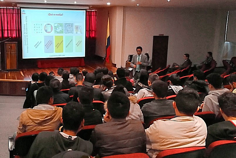 Reunión con estudiantes y docentes de Ingeniería de Sistemas