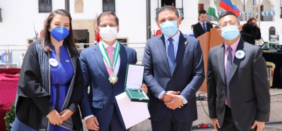 La Alcaldía Mayor de Tunja otorgó la medalla Gonzalo Suárez Rendón a la Universidad de Boyacá