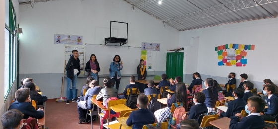 Estudiantes periodismo grupo radial UB.