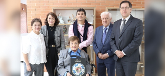 Homenaje de la Universidad de Boyacá a la artista Oliva Corredor de Zabala por la donación de su obra pictórica al Museo de Arte y Cultura