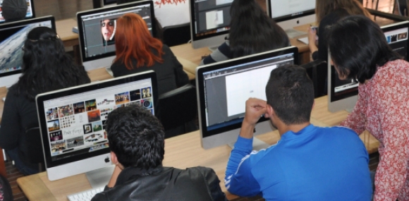 Estudia Ingeniería de Sistemas en la Universidad de Boyacá 