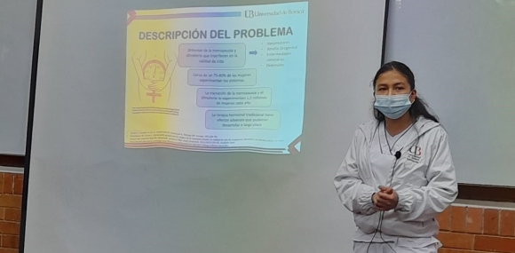 Estudiante Nelcy Bautista en la presentación de su proyecto el pasado mes de mayo en las instalaciones de la Universidad de Boyacá. 