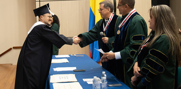 Formación que trasciende: la UdeB entrega nuevos títulos de posgrado